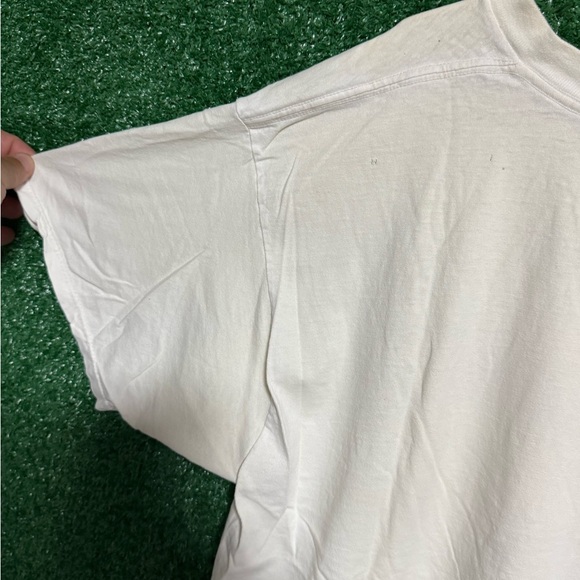 Hard Rock Cafe Classic Logo Tee - Cream and Red - Picture 6 of 9